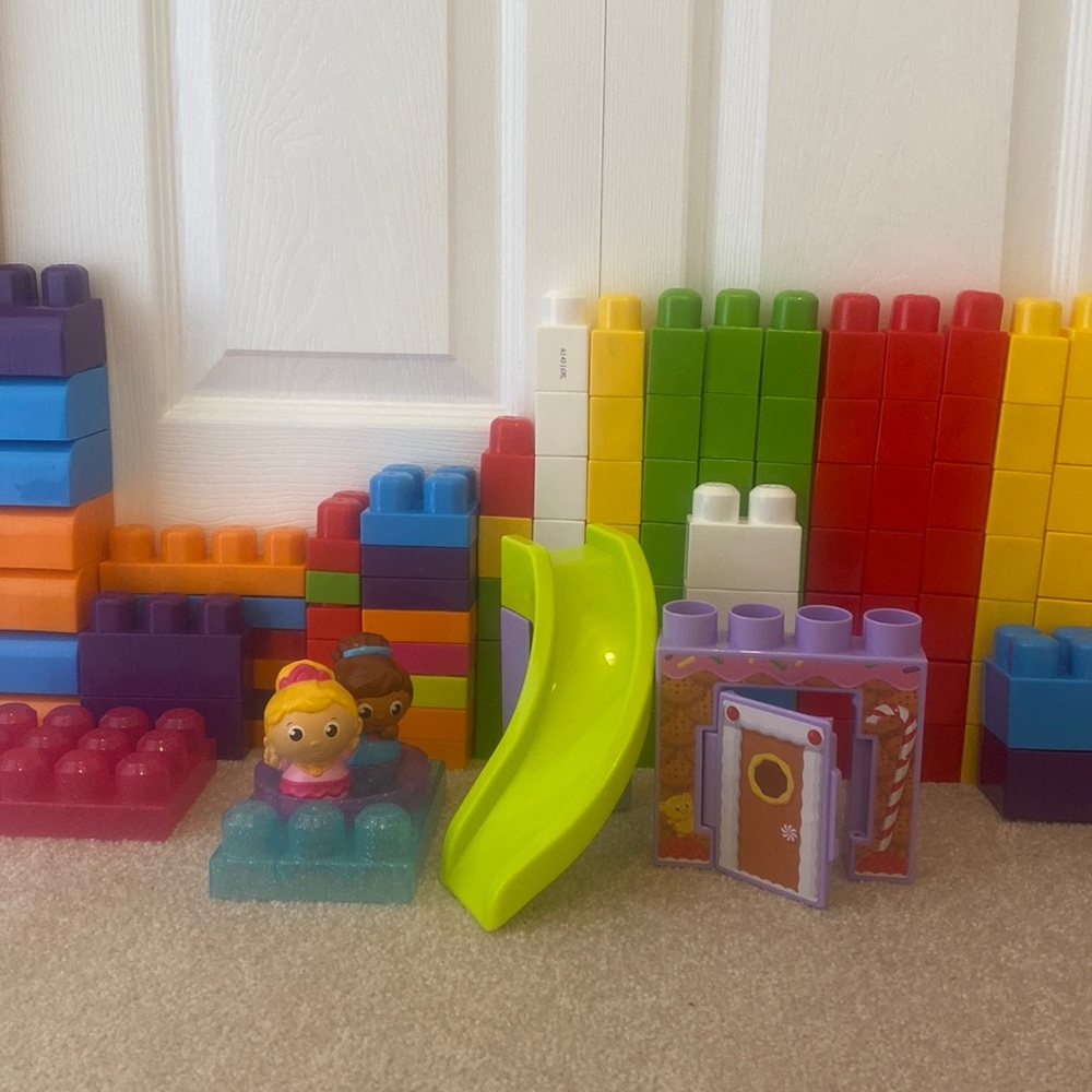 Kid Works Lego Blocks (comparable to Duplo)